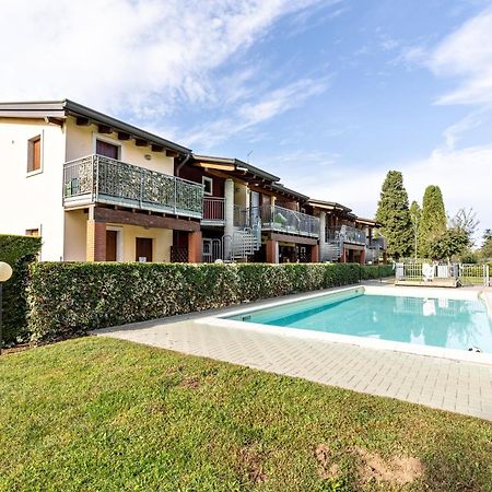 Residence La Corte Near Gardaland Кастелнуово дел Гарда Екстериор снимка