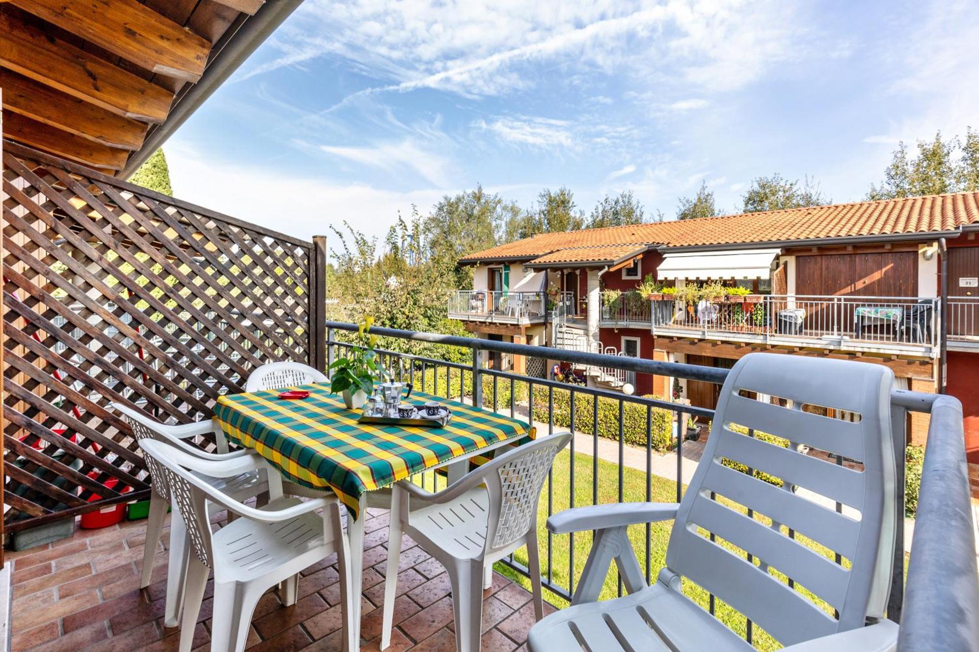 Residence La Corte Near Gardaland Кастелнуово дел Гарда Екстериор снимка