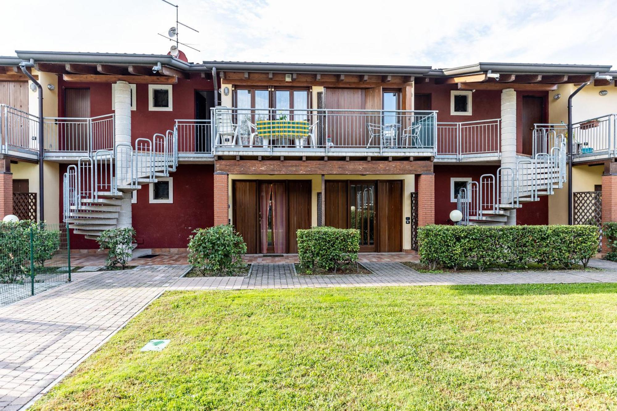 Residence La Corte Near Gardaland Кастелнуово дел Гарда Екстериор снимка