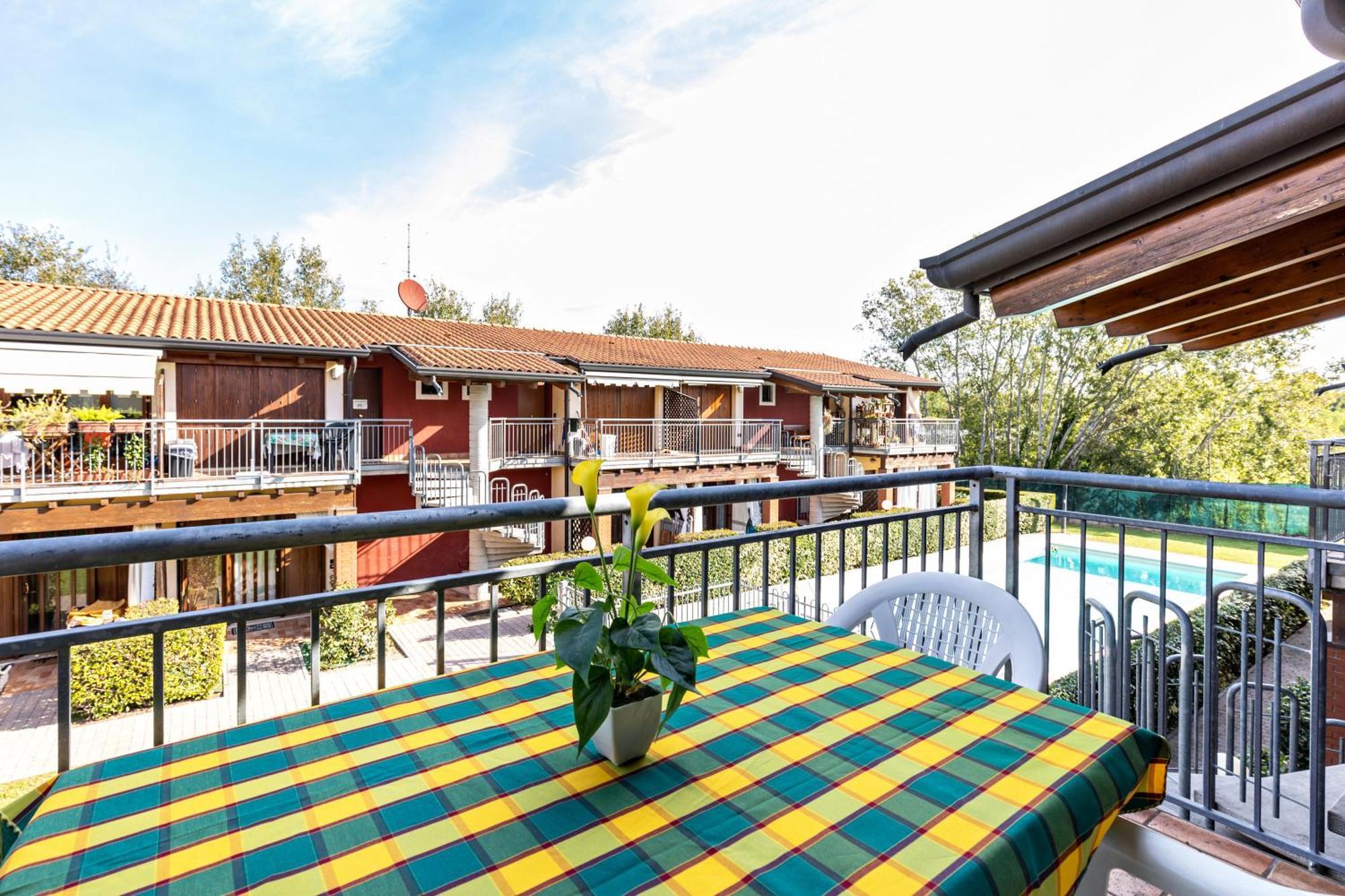 Residence La Corte Near Gardaland Кастелнуово дел Гарда Екстериор снимка