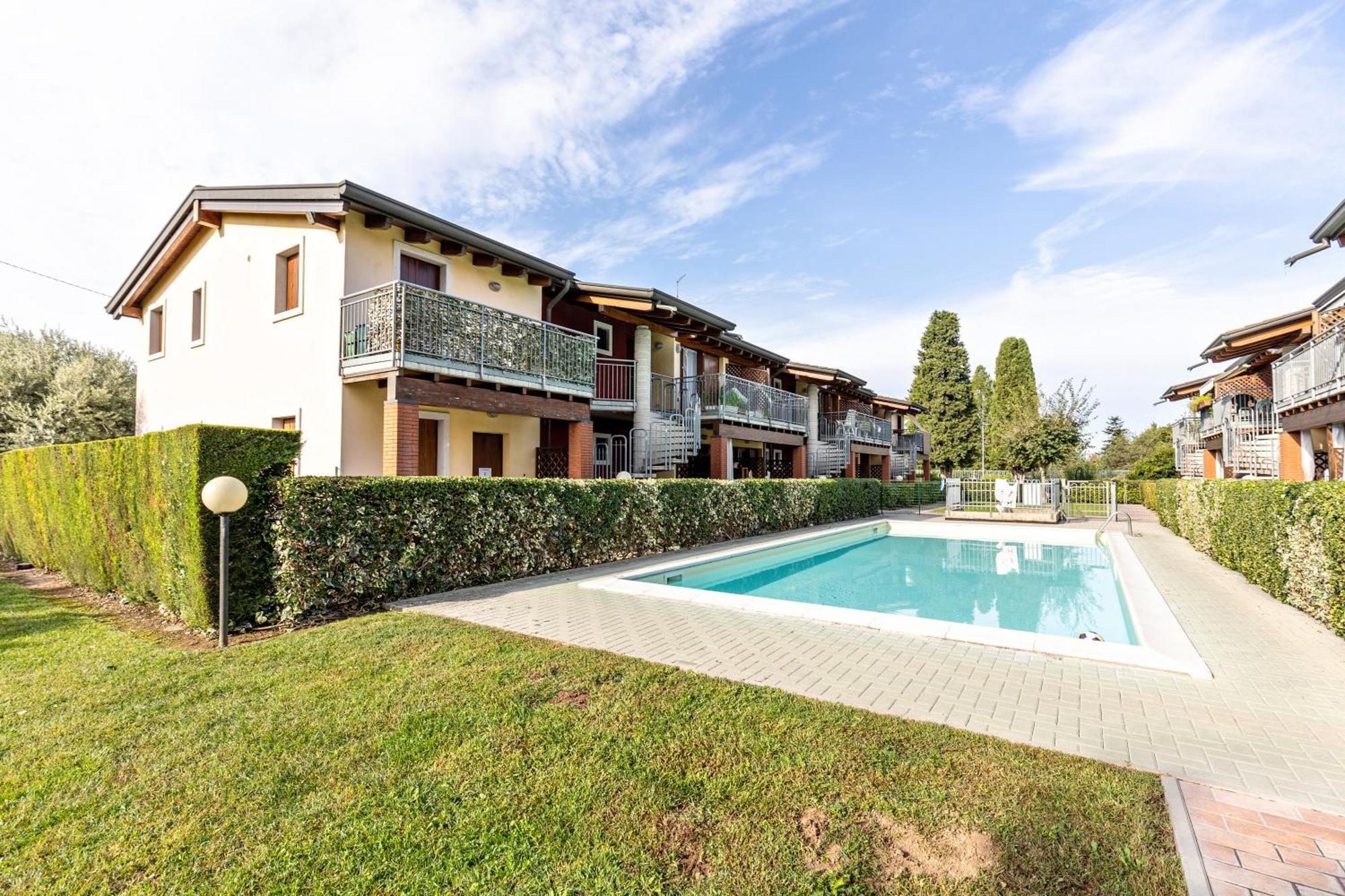 Residence La Corte Near Gardaland Кастелнуово дел Гарда Екстериор снимка